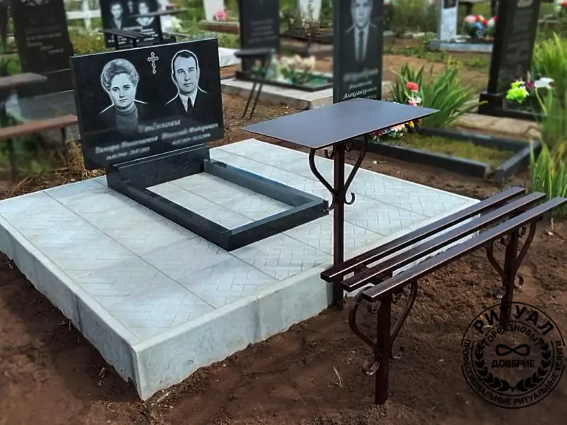 Памятник и благоустройство