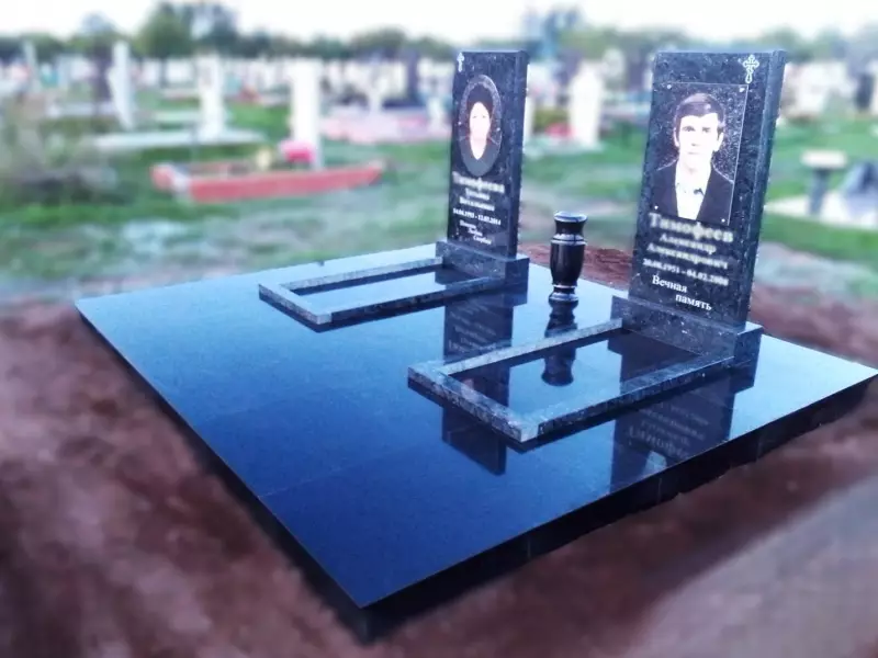 Памятник и благоустройство